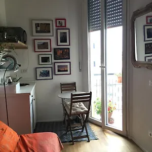 Couette-café Up To Seven, Milan